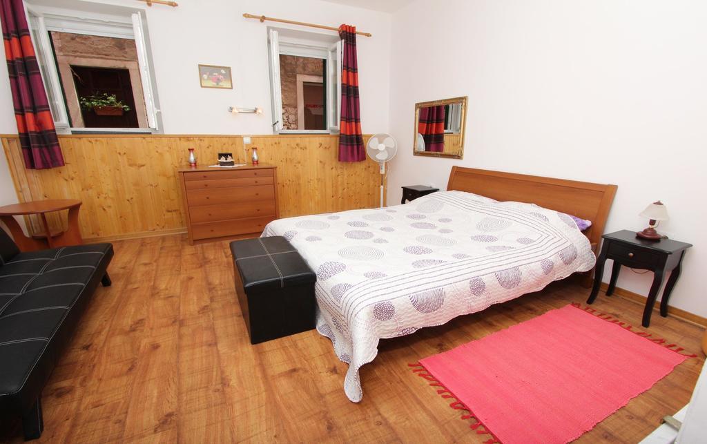Apartment Pupa *